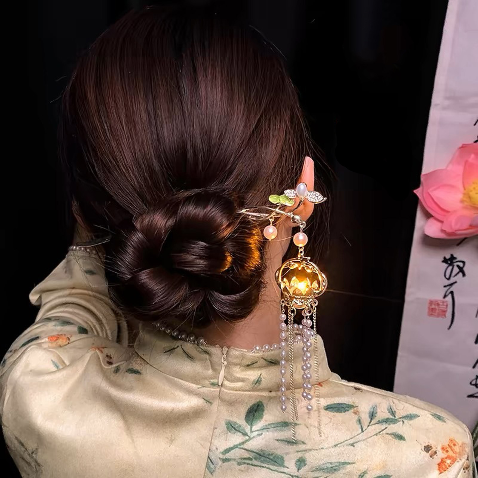 Aydınlık Çiçek Firkete Kadınla - Vintage Fashion Ai incelemesi ve fiyatı